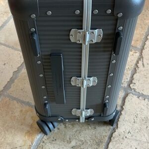 FPM MILANO BANK SPINNER CARRY ON SUITCASR